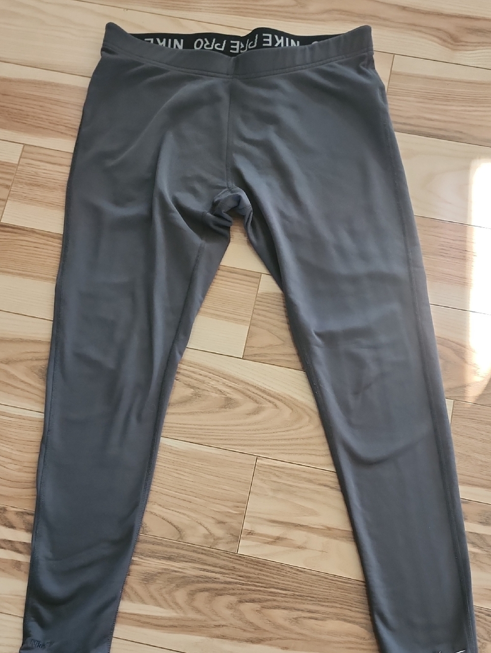 Womans Medium Nike Gray High-Waist Performance Leggings
